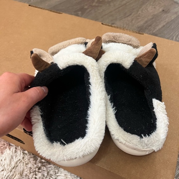 Adorable Cow Print Slippers - Picture 5 of 6